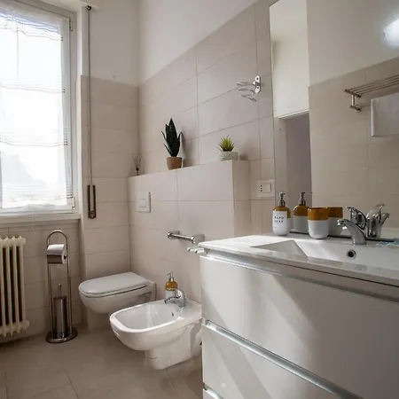 Apartment Blue's Place - Stanza Accogliente - Wi-fi Gratuito Como